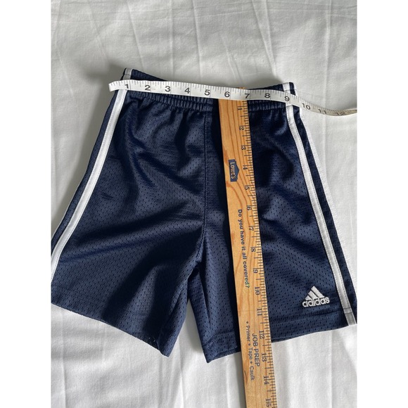 Adidas Short activewear’s boys Sz 4 slightly used - Picture 2 of 3